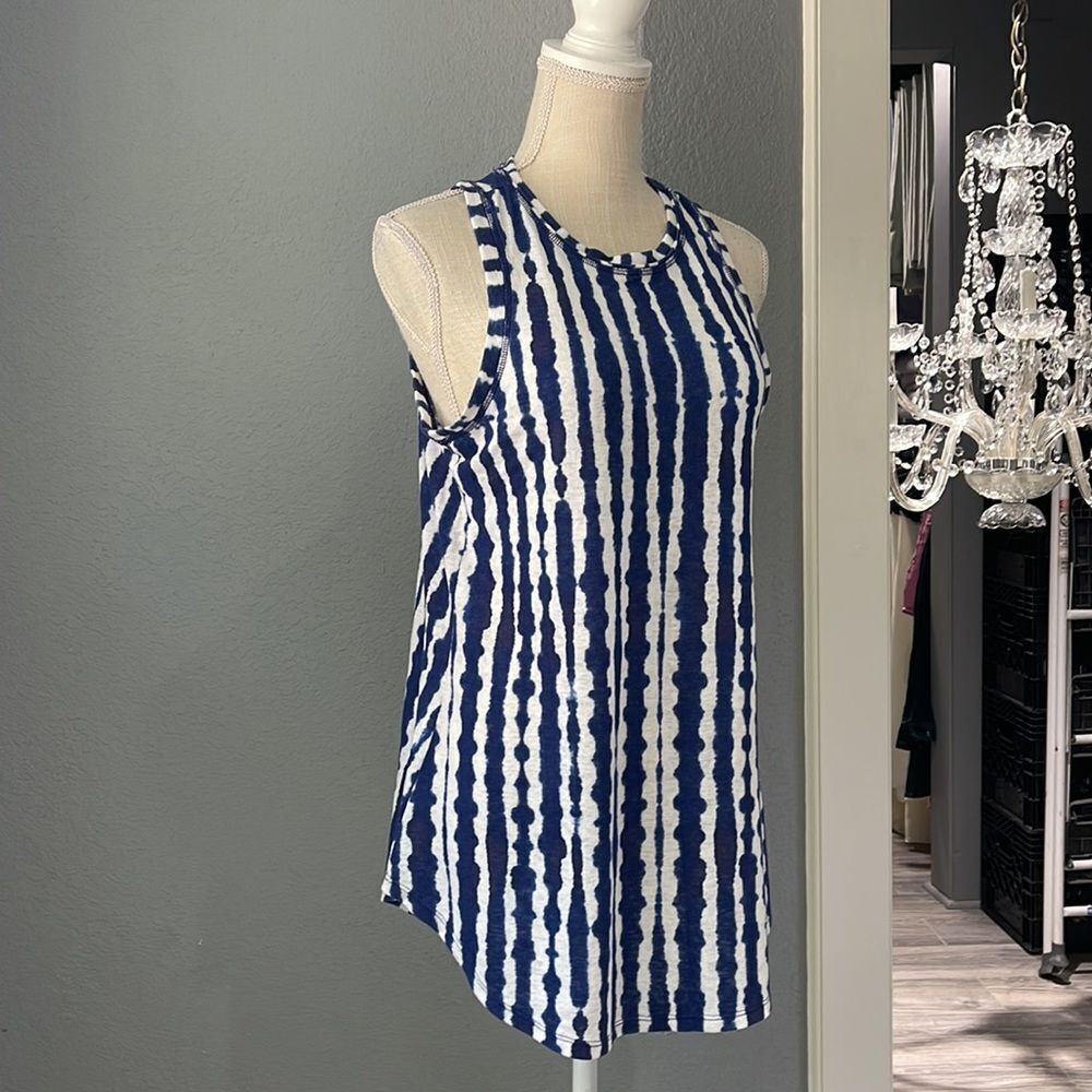 Athleta navy and white shirt